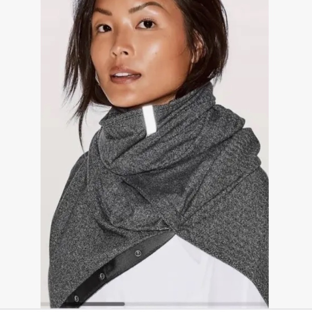 Lululemon Vinyasa scarf wrap